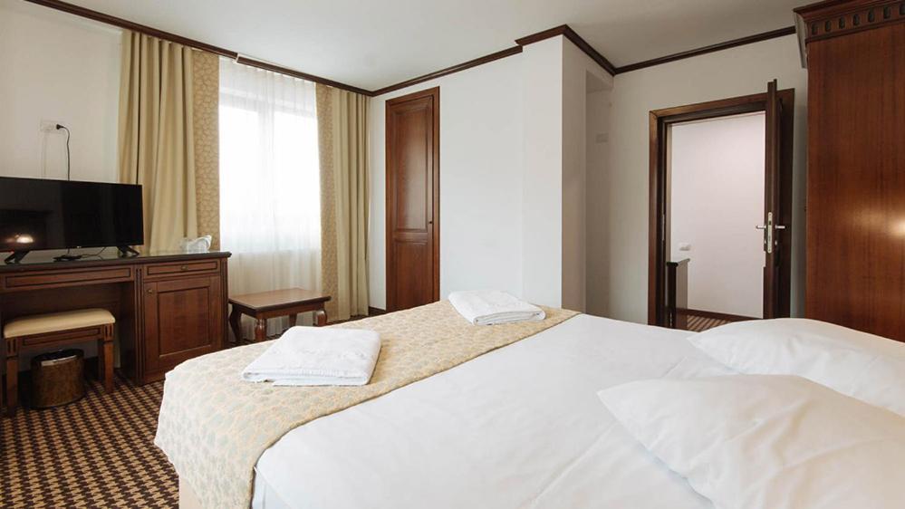 Hotel Alpin Rarau Campulung Moldovenesc Exterior photo
